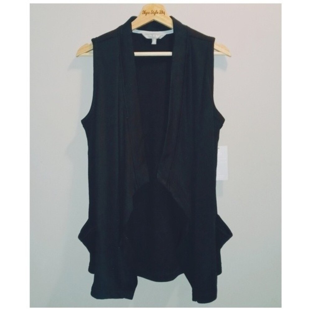 Harmony & Balance Sleeveless Open Cardigan‎ Top